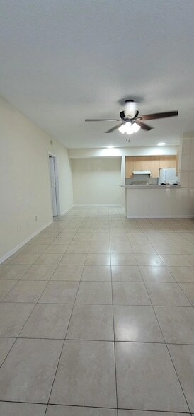 Building Photo - 5032 Lantana Rd