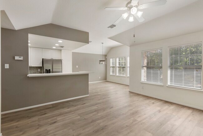 Building Photo - 67 Woodlily Pl