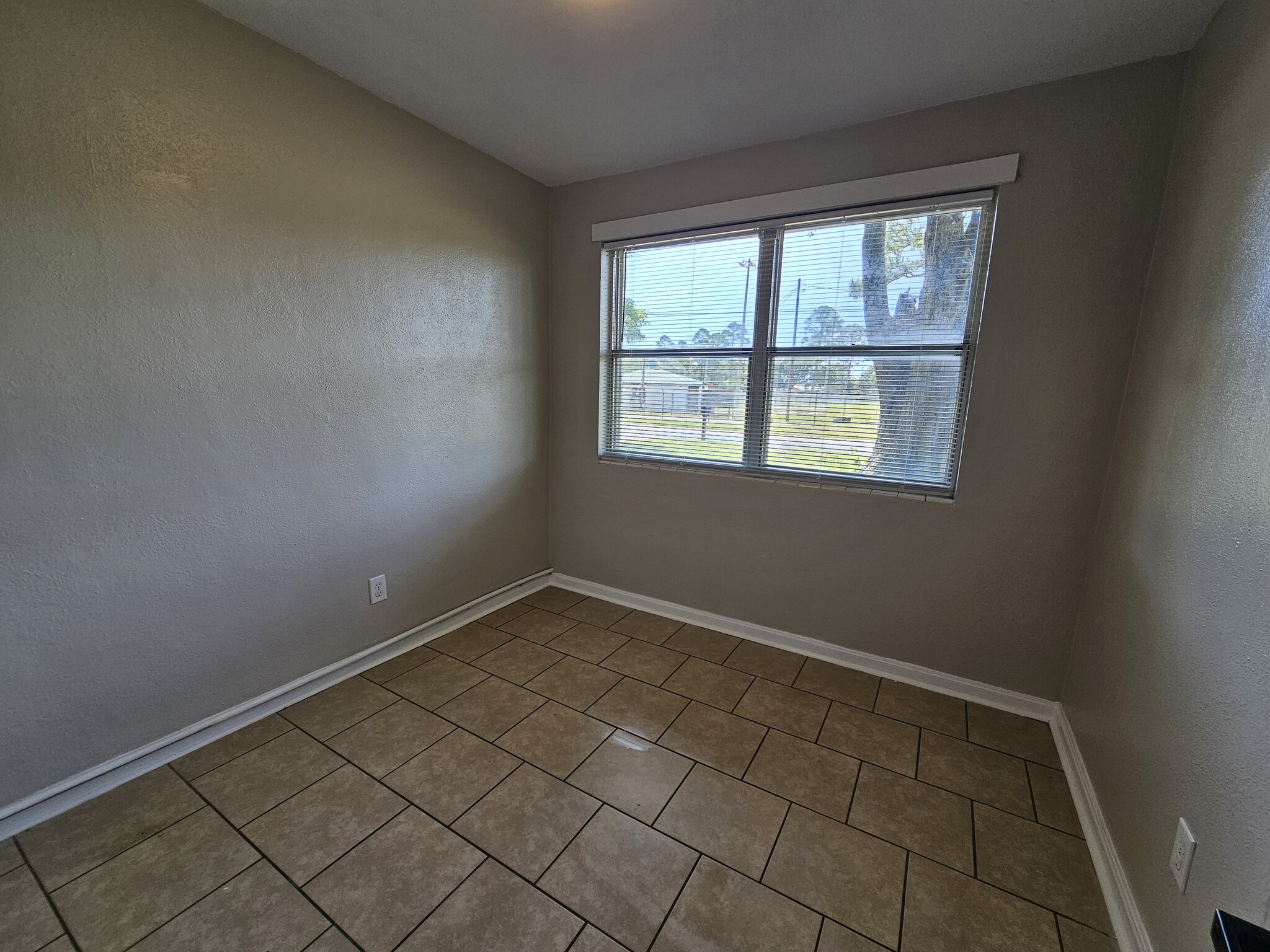 Building Photo - 75 S Madison Dr