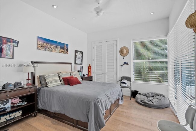 Building Photo - 435 Hampton Ln