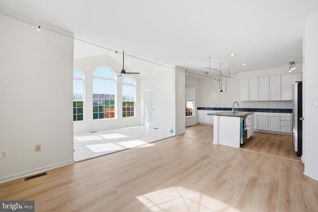 Building Photo - 44094 Saxony Terrace