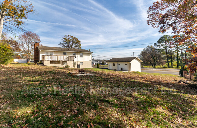 Building Photo - 9061 Shallowford Rd