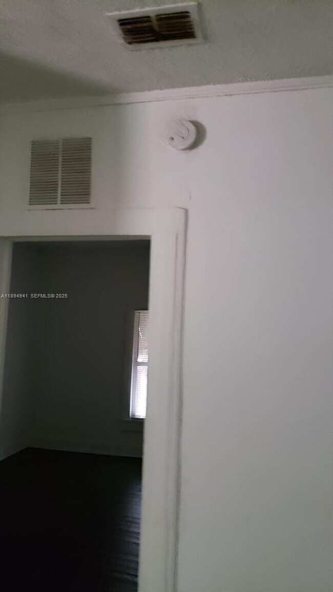 Building Photo - 1517 Logan St