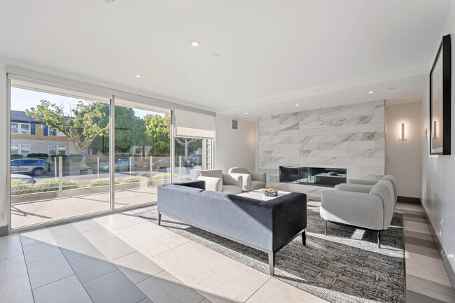 Building Photo - Opulent, Fully Furnished Private Room in S...
