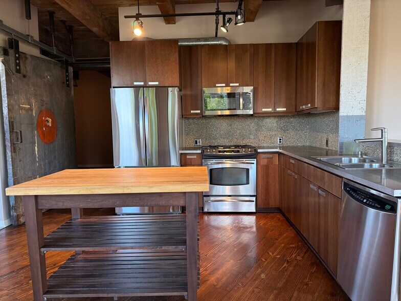 Building Photo - 1408 12th Ave
