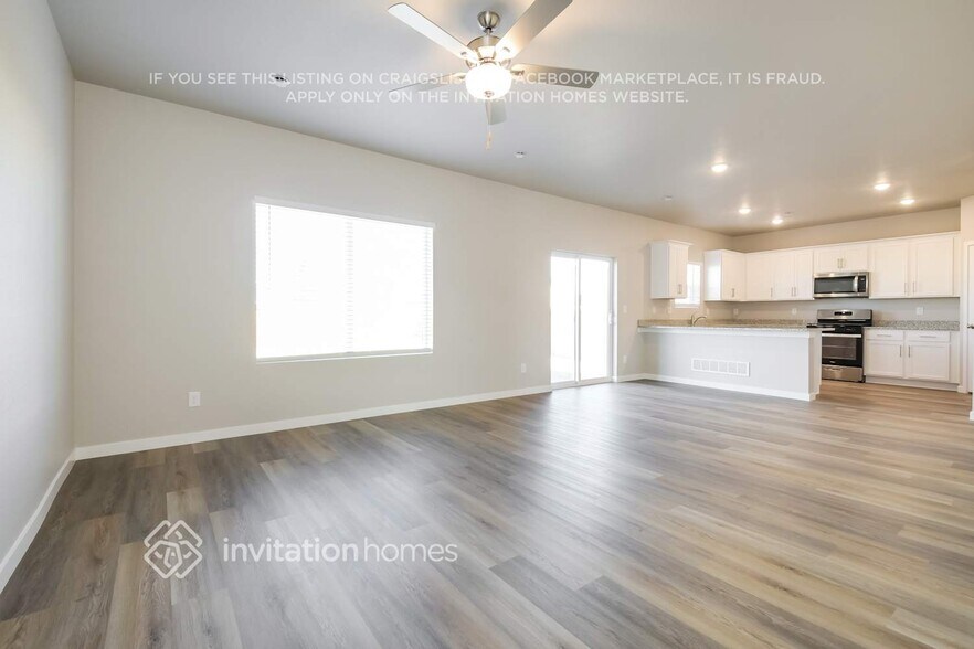 Building Photo - 2141 Christina St