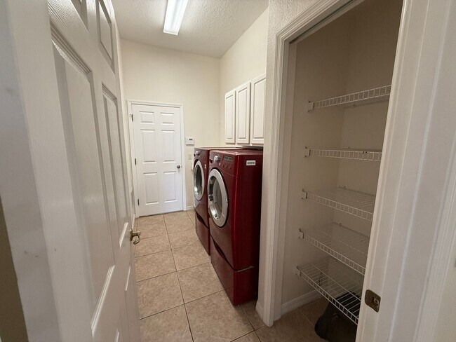 Building Photo - 4 Bedroom 3 Bath Single Family Home Laurel...