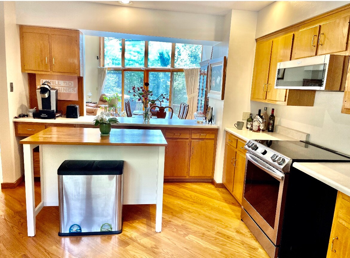 Building Photo - 9 Berrill Farms Ln