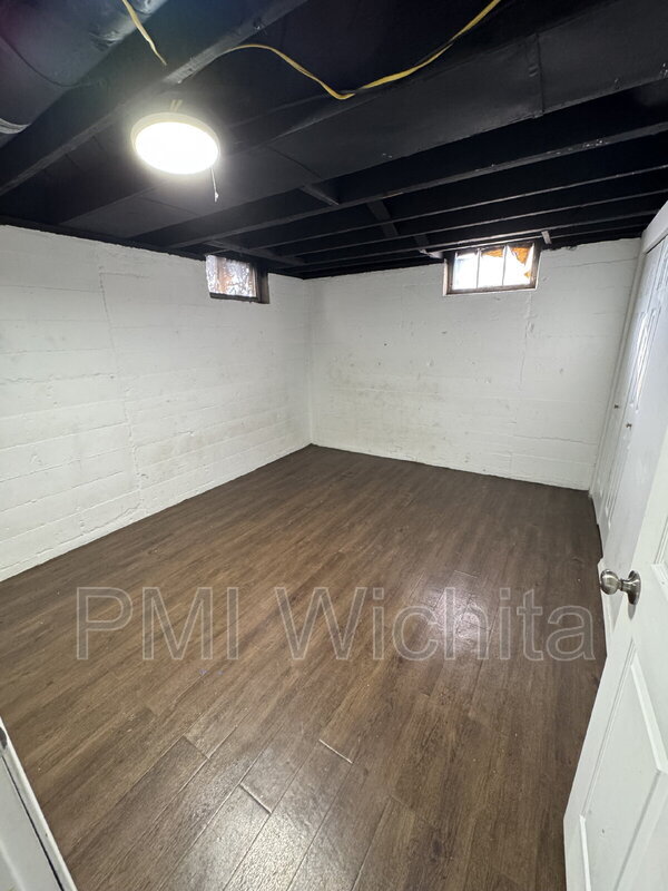 Building Photo - 6124 E Harry St