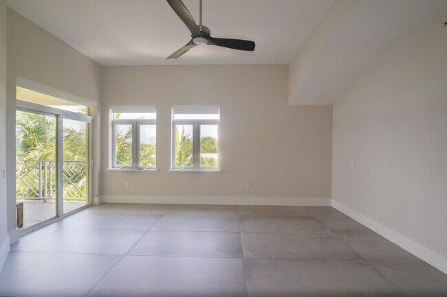 Building Photo - 309 E Ocean Ave