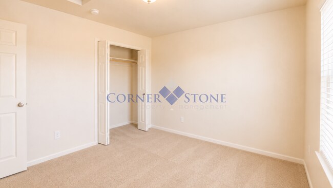 Building Photo - Spacious Home with Fenced Backyard!