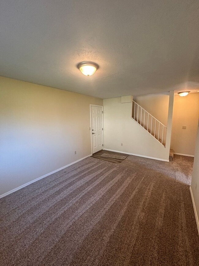Building Photo - 13th St Townhome