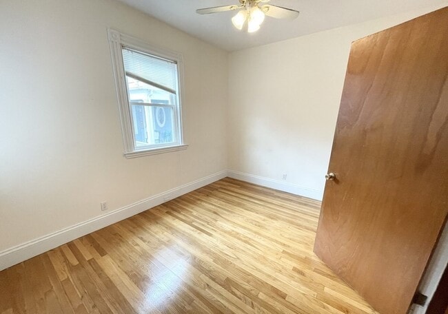 Building Photo - 72 Roseclair St