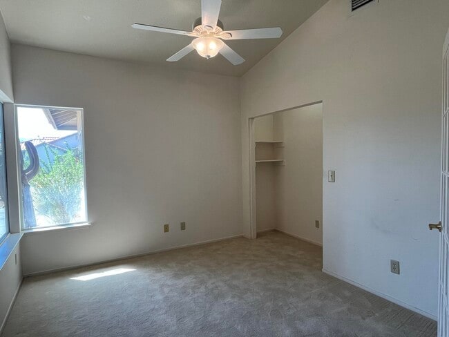 Building Photo - 40180 Eastwood Ln