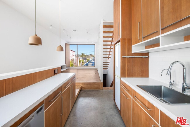 Building Photo - 1416 Fairbanks Pl