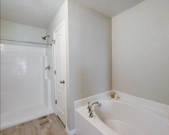 Master bathroom - 5225 NW Wisk Fern Cir