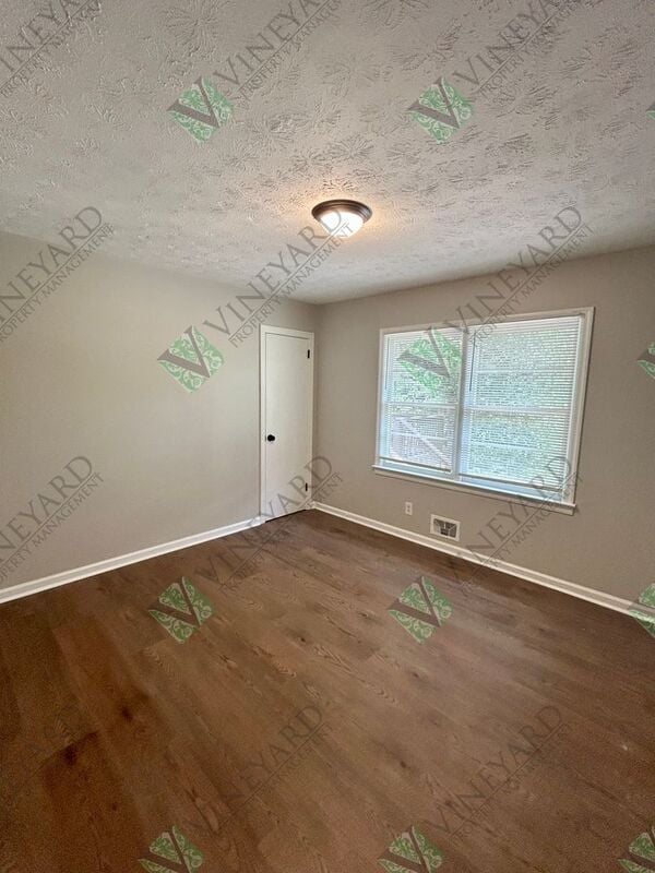 Building Photo - 993 Walnut Cir SW