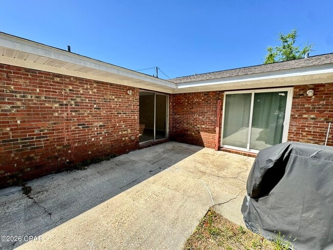 Building Photo - 4006 E 11th St