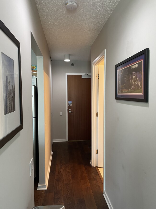 Building Photo - 400 N La Salle Dr