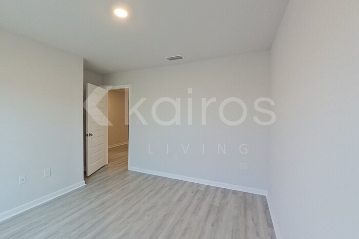 Building Photo - 417 Monarch Ln