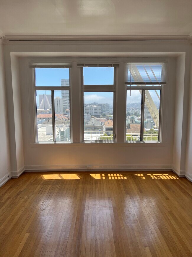 Building Photo - 2055 California St