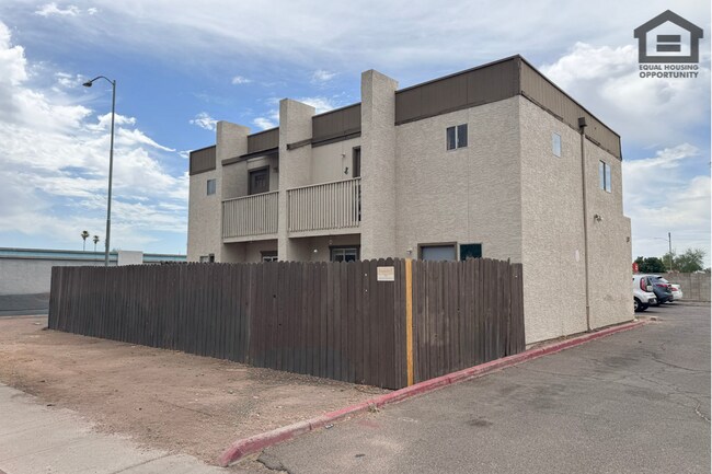 Building Photo - 1765 E Pepper Cir
