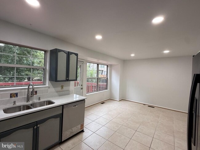 Building Photo - 46760 Hobblebush Terrace
