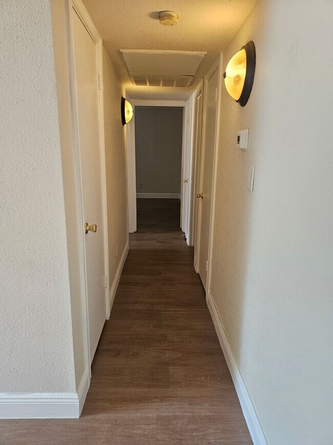 Building Photo - 2/2 Condo in Village Creek all REDONE!!