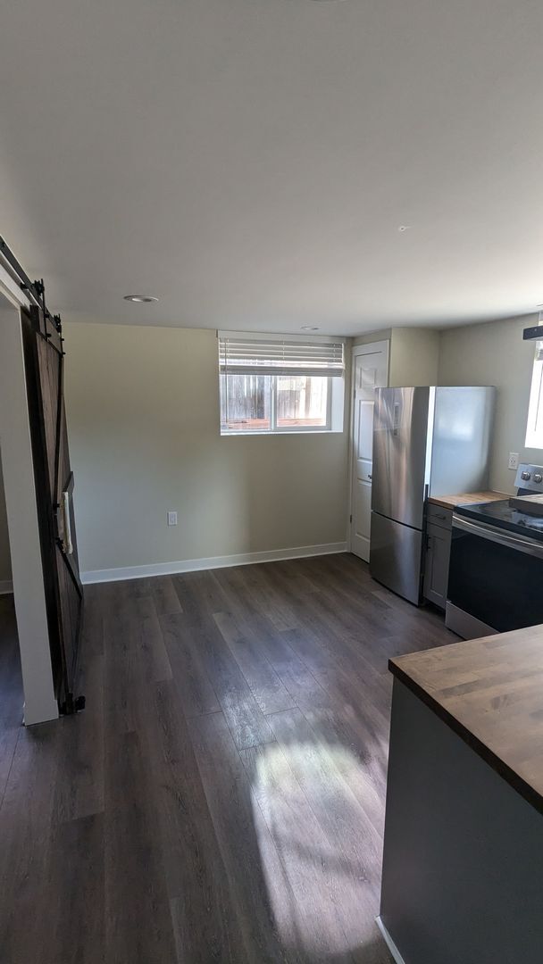 Building Photo - Newly Renovated Duplex! 1 Bedroom Garden L...