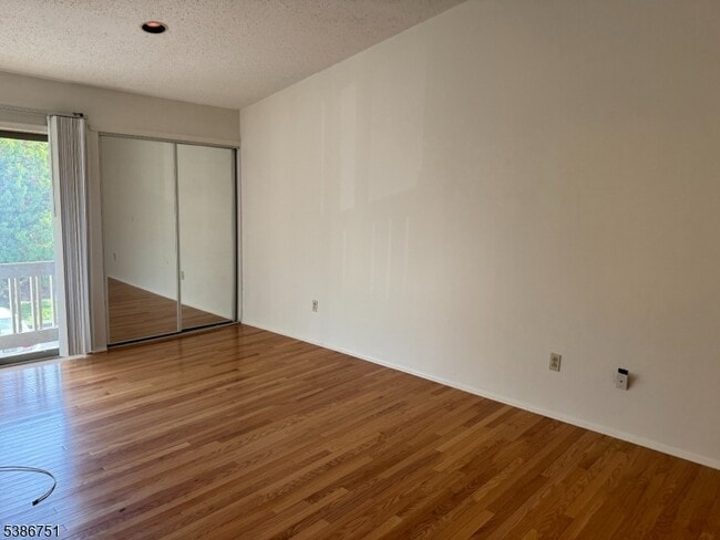 Building Photo - 16 Buchanon Ct