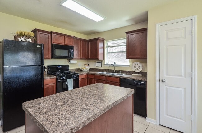 Building Photo - 2122 Platinum Mist Dr