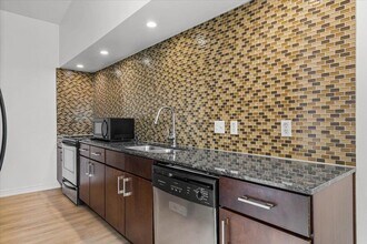 Building Photo - 2200 Dickson Dr