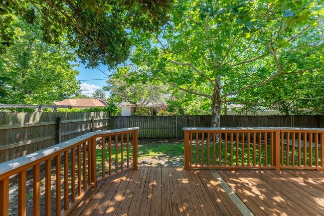 Building Photo - Lovely 3 Bedroom in the Heart of Niceville!