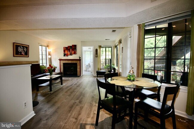 Building Photo - 6033 Curtier Dr