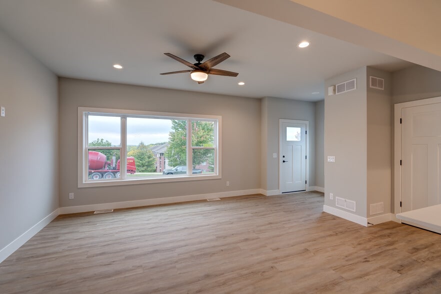 Building Photo - 113 Prairie Heights Dr