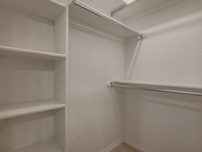 Building Photo - Immaculate Edmond Home with New Carpet and Storm Shelter!