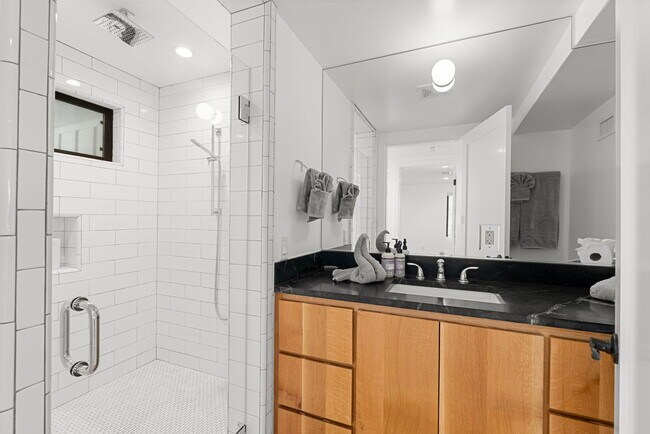 Building Photo - 2988 Solimar Beach Dr