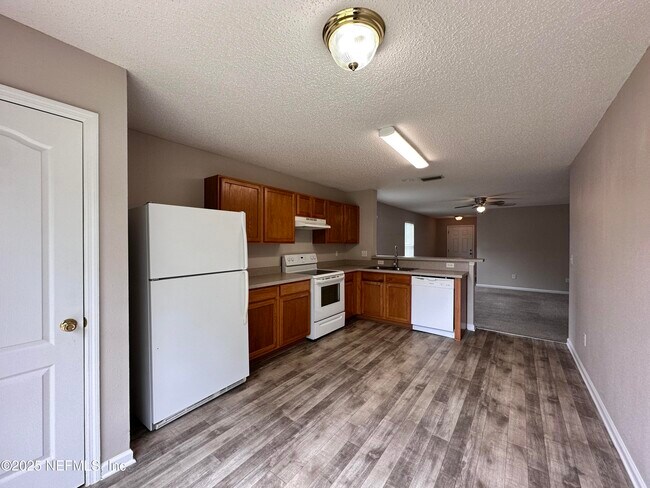 Building Photo - 2113 Fresco Dr