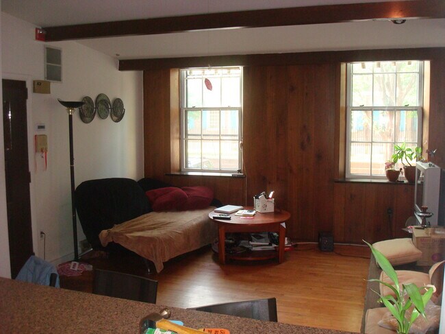 Primary Photo - 432 Lombard St