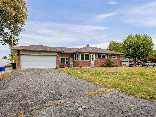 Building Photo - AVAILABLE NOW! Beautiful 3-Bedroom Waterfr...