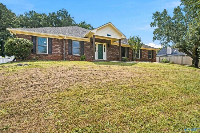 Building Photo - 135 Castleton Dr