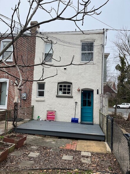 Building Photo - 730 Woodlawn Ave