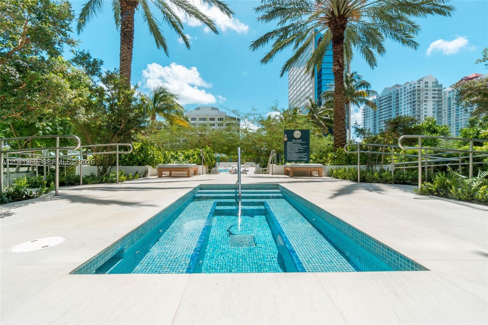 Jacuzzi - 950 Brickell Bay Dr