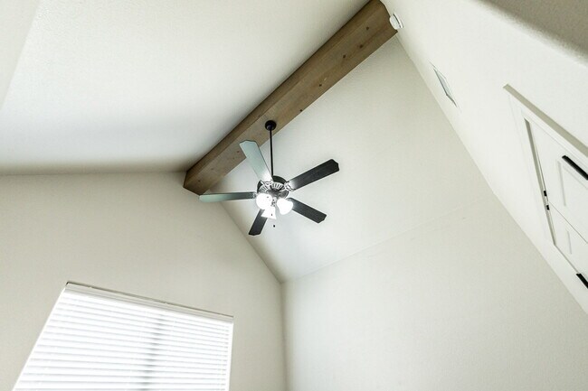 Building Photo - "Charming 3-Bedroom Duplex with 2 Full Baths and 1500 Sq Ft of Comfortable Living in Lubbock!"