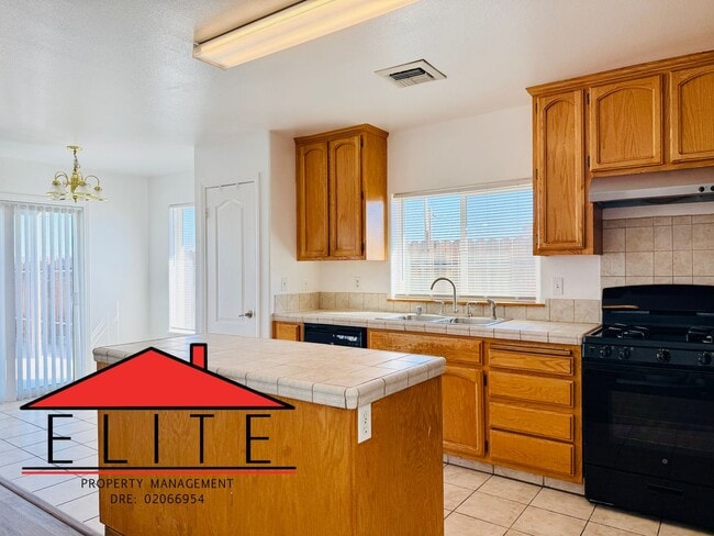 Building Photo - AVAILABLE NOW!!!