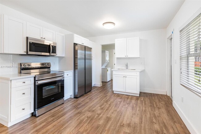 Building Photo - 5931 SW 64th St