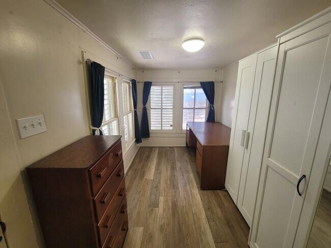 Building Photo - 5113 Avenue R 1/2