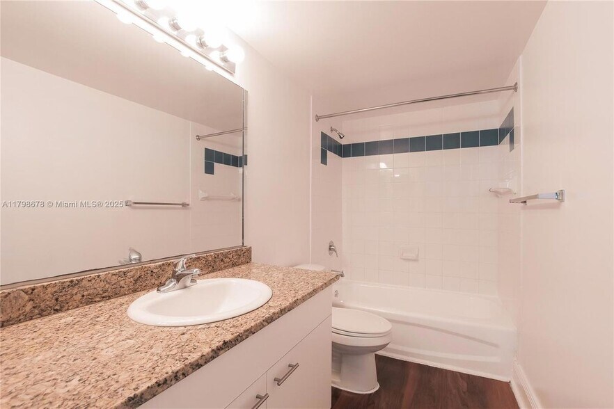 Building Photo - 1756 N Bayshore Dr