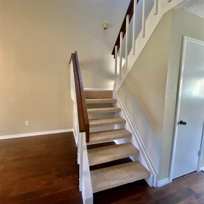 Building Photo - 11643 Southlake Dr