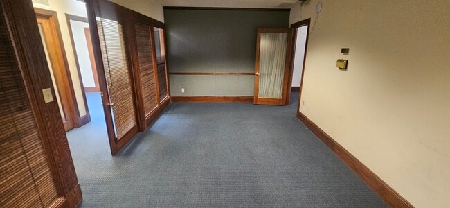 Building Photo - 502 Oak St